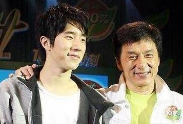 “房”姓是如何来的？成龙的儿子为何叫房祖名？