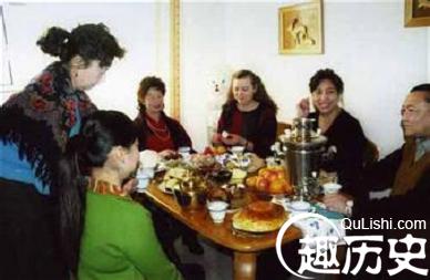 俄罗斯族是怎样热情招待客人的