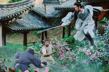 北有乔峰南有慕容，东边和西边分别有谁？