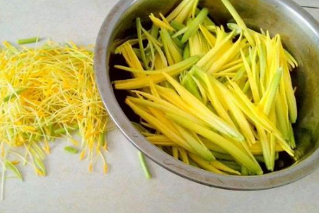 为什么对迟到的人我们要说&ldquo;等得黄花菜都凉了&rdquo;？这句话是怎么来的？