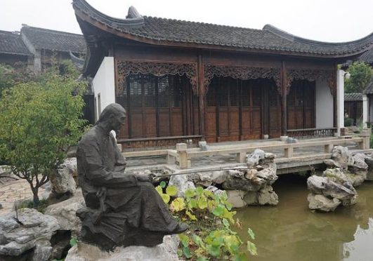 李渔在戏剧史上的地位如何?他有哪些成就?