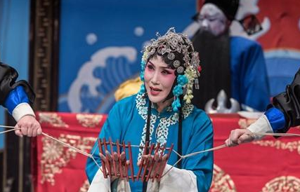 《窦娥冤》的作者是谁？《窦娥冤》讲诉了一个什么样的故事？