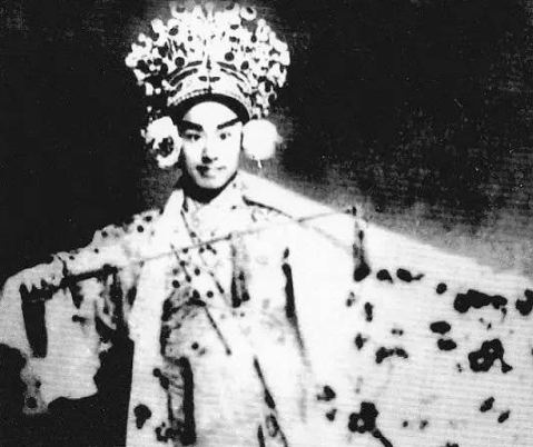一辈子活了人家几辈子,他是活得最像人的人!