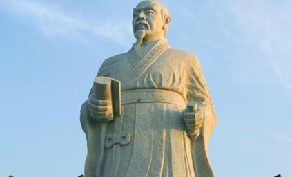 成语“惴惴不安”是由哪个历史人物引申出来的?它的原意是什么?