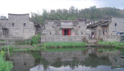 谢家:中国古典诗词常用典故之一,如辛弃疾《泌园春·叠嶂西驰》