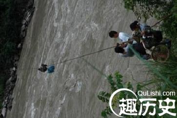 揭秘“溜索渡江”:怒族最不可思议的桥